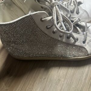 Steve Madden Bondi High top sneaker- Rhinestone. Sz 9.5 M. Used good condition.